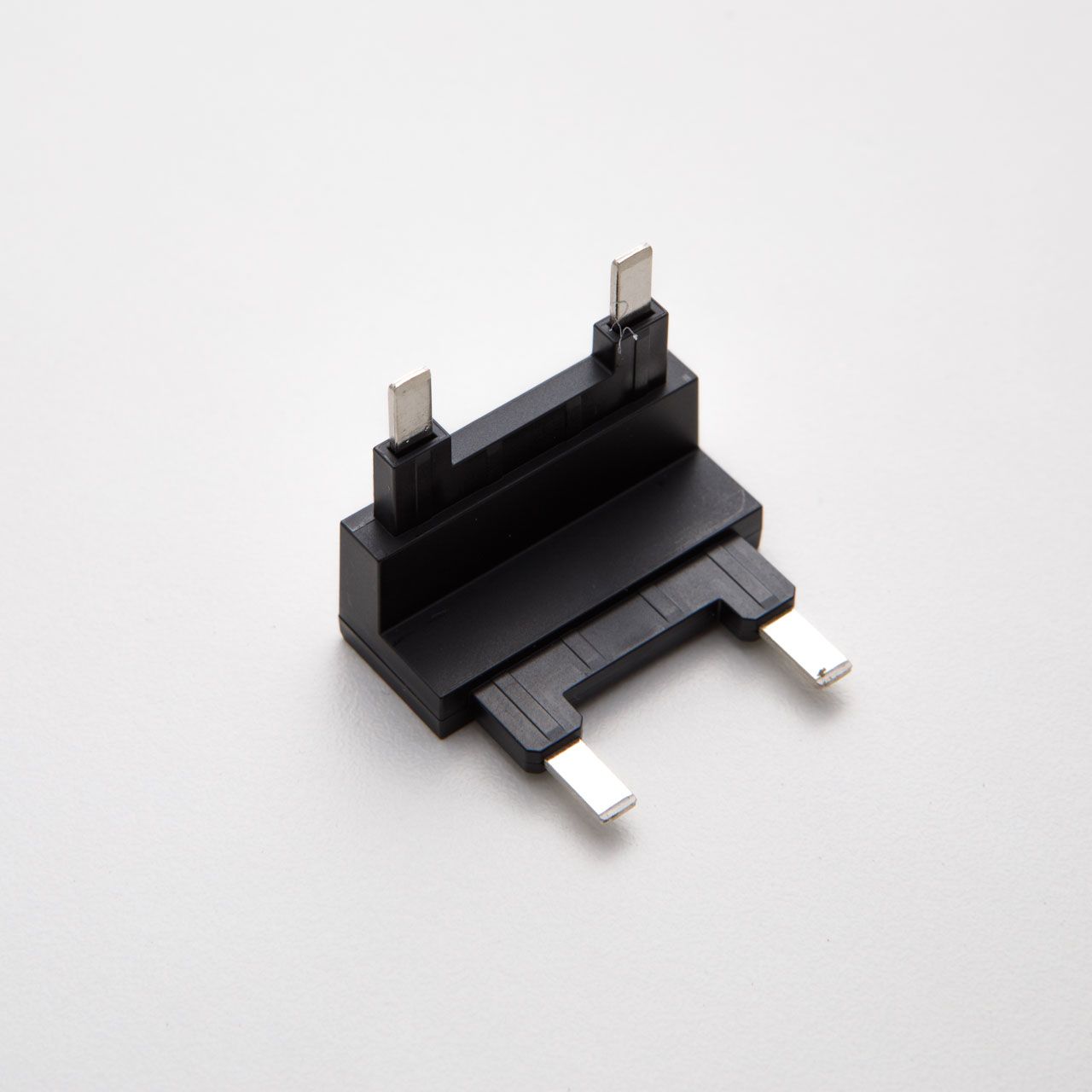 Коннектор Yeelight Pro P20 (для магнитного трека, вертикальный, черный)