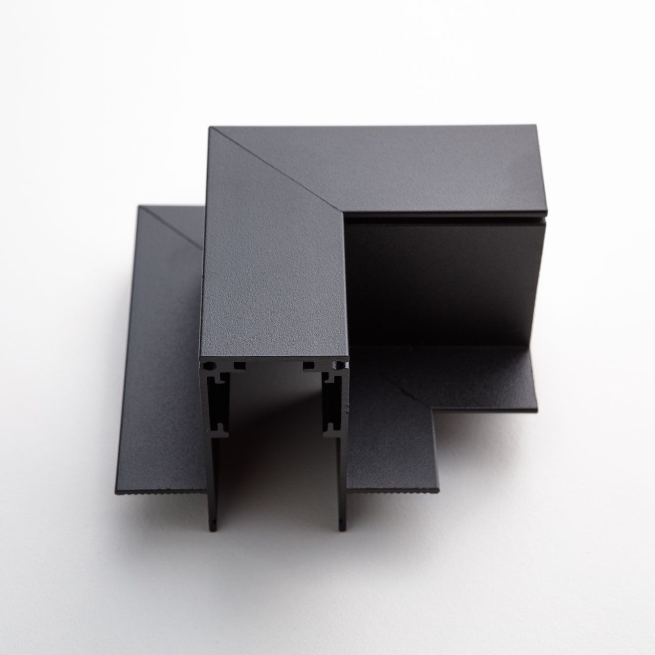 Коннектор Yeelight Pro E20 (для магнитного трека под ГКЛ, L-Тип, горизонтальный, без токопровода, черный)