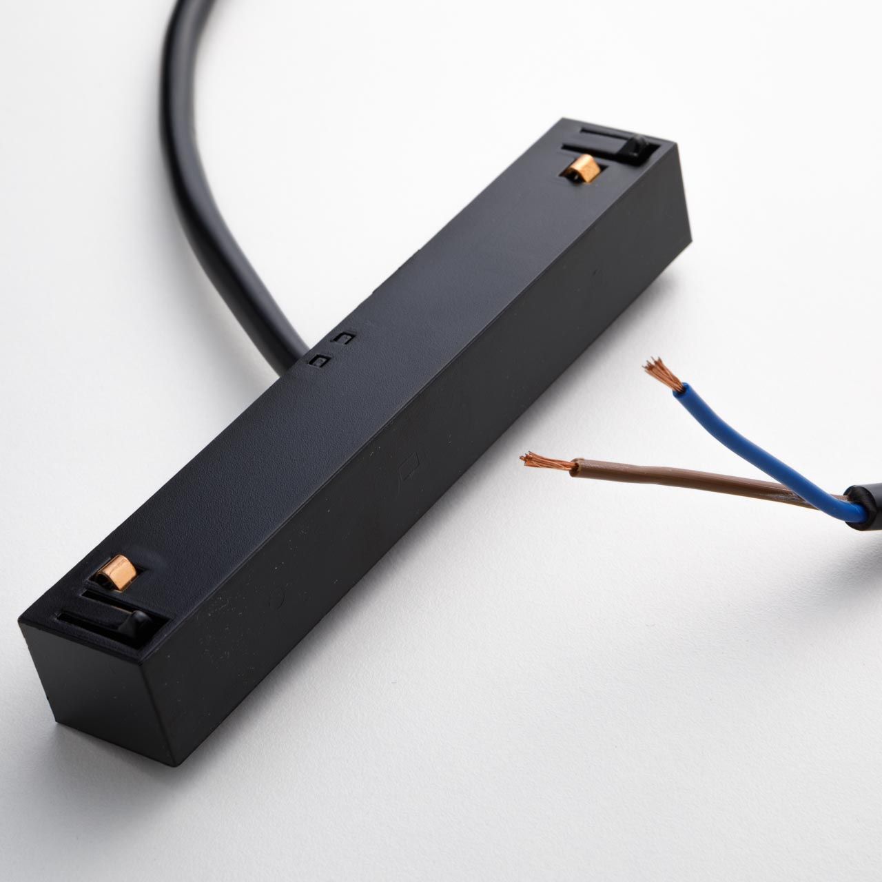 Коннектор Yeelight Pro S21 (для магнитного трека, ввод питания, черный)